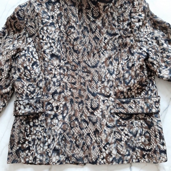 Women's Faux Fur Animal Snake Cheetah Print Zip Front Collared Jacket - Picture 7 of 8